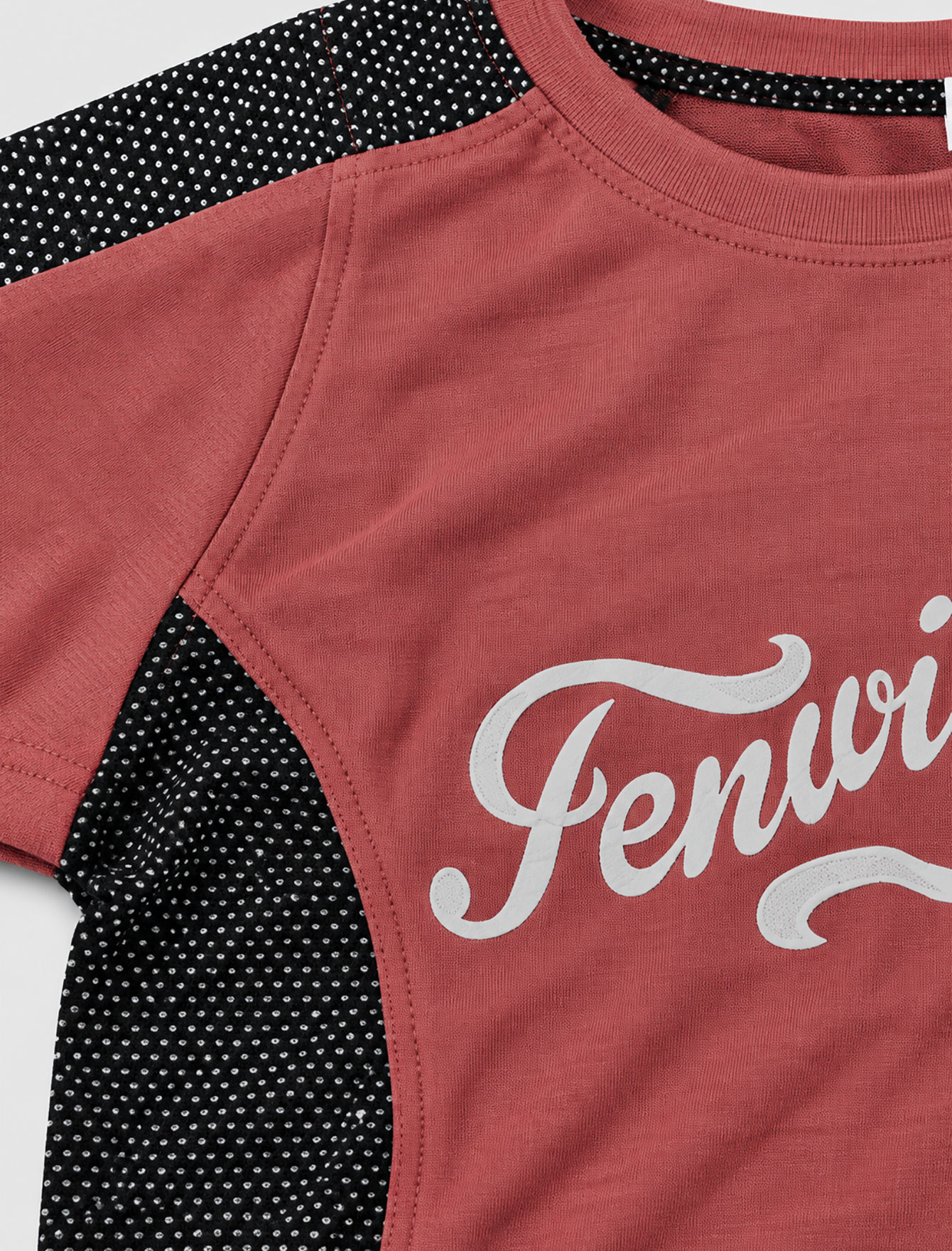 تیشرت اورسایز مردانه گلبهی با پنل توری مشکی و چاپ Fenwick Pythons روی سینه
