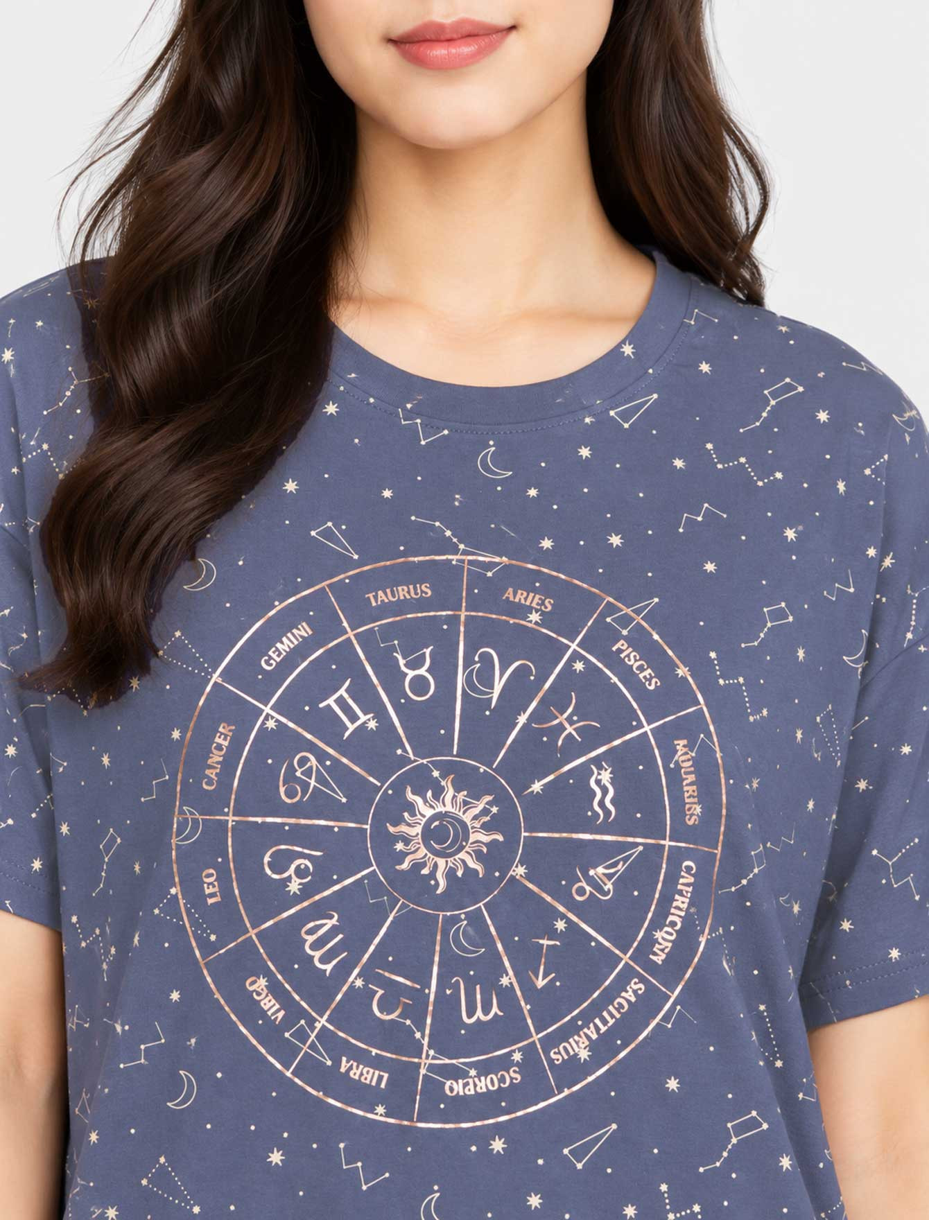 تیشرت بلند زنانه ستاره ای پنبه ای لوفی با طرح زودیاک رنگ آبی خاکستری