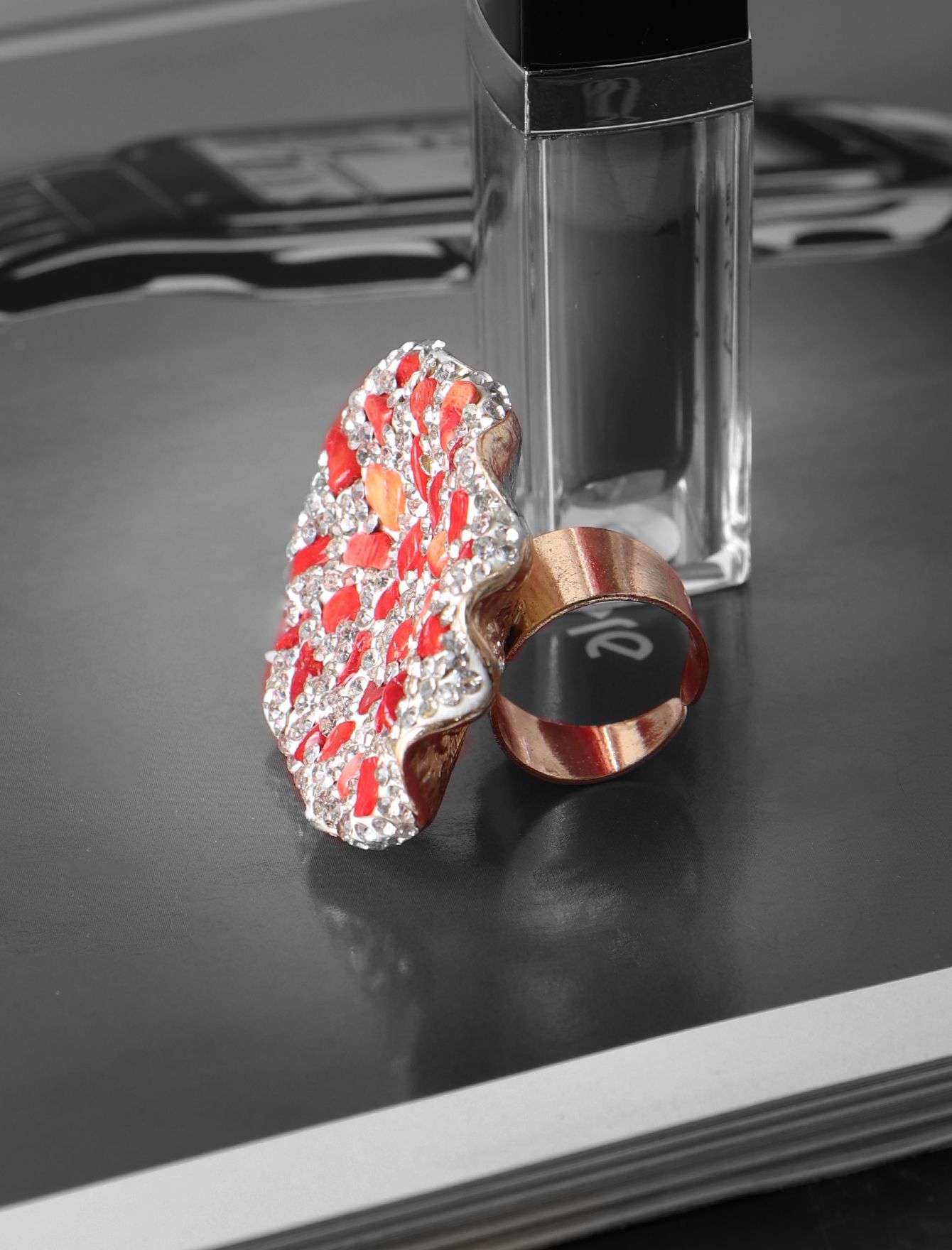 انگشتر زنانه نگین‌ دار طرح انار