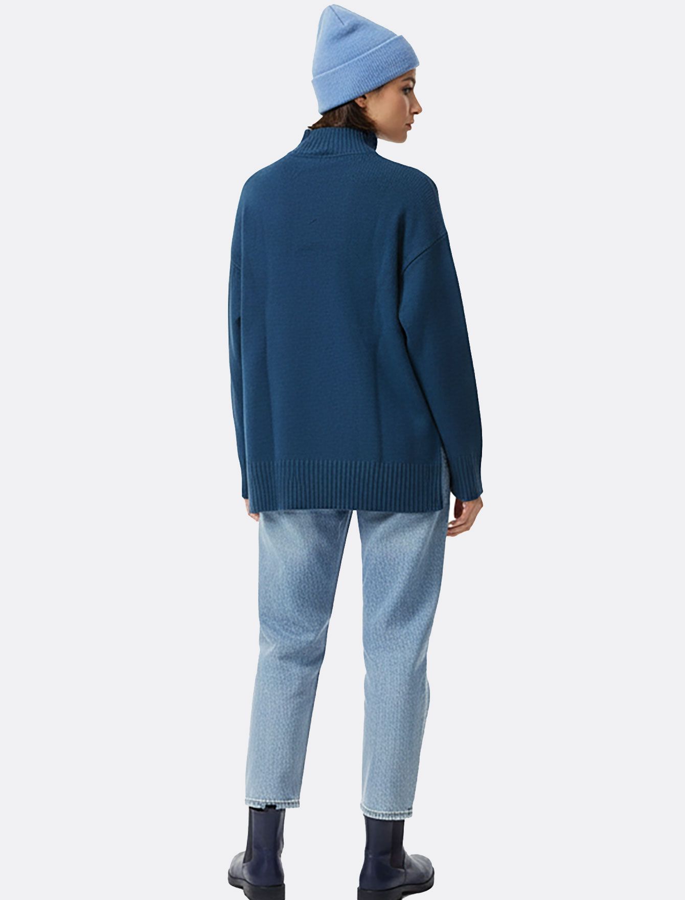 سویتر زنانه یقه اسکی چاک کنار