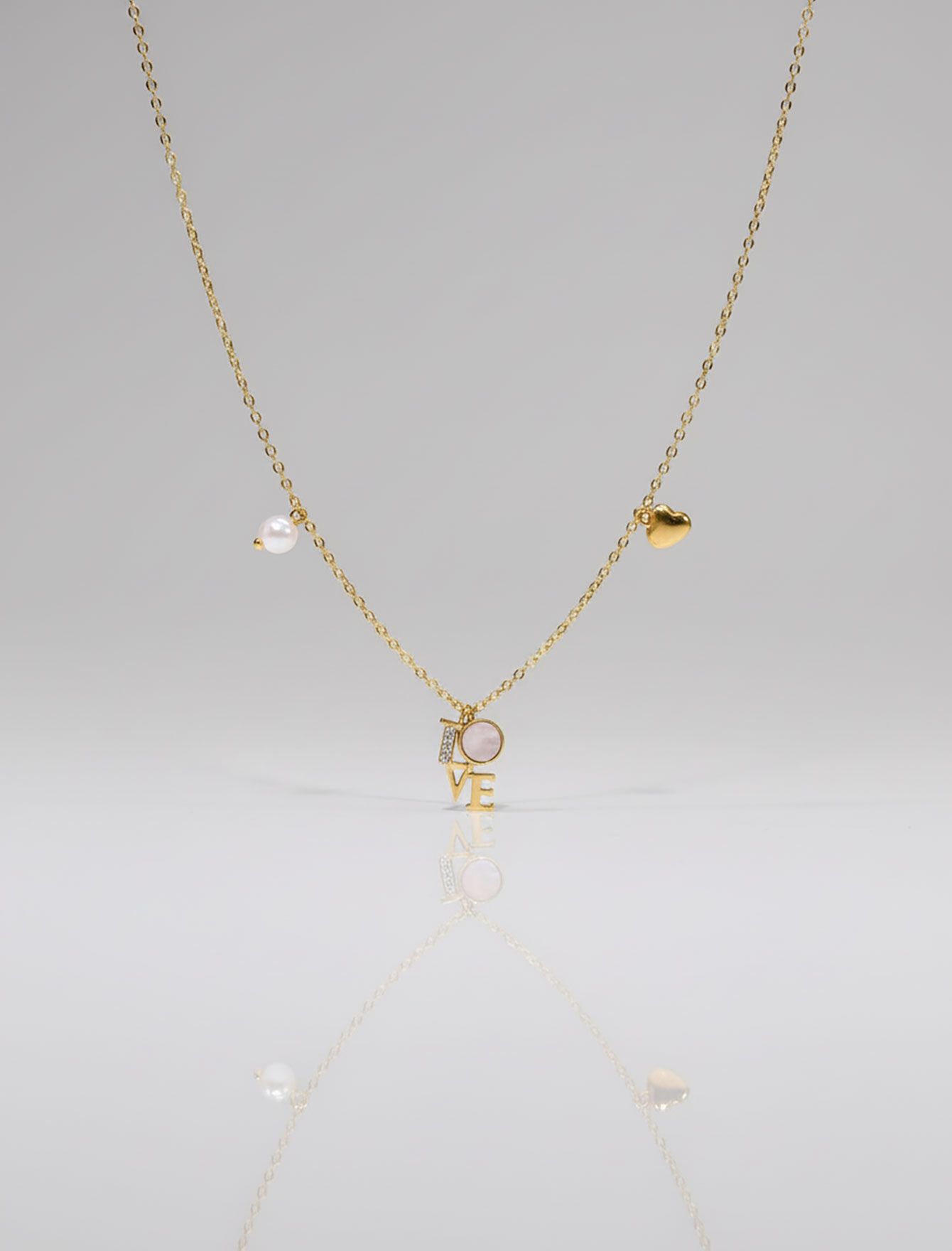 گردنبند استیل طرح LOVE با آویز قلب و مروارید لوفی