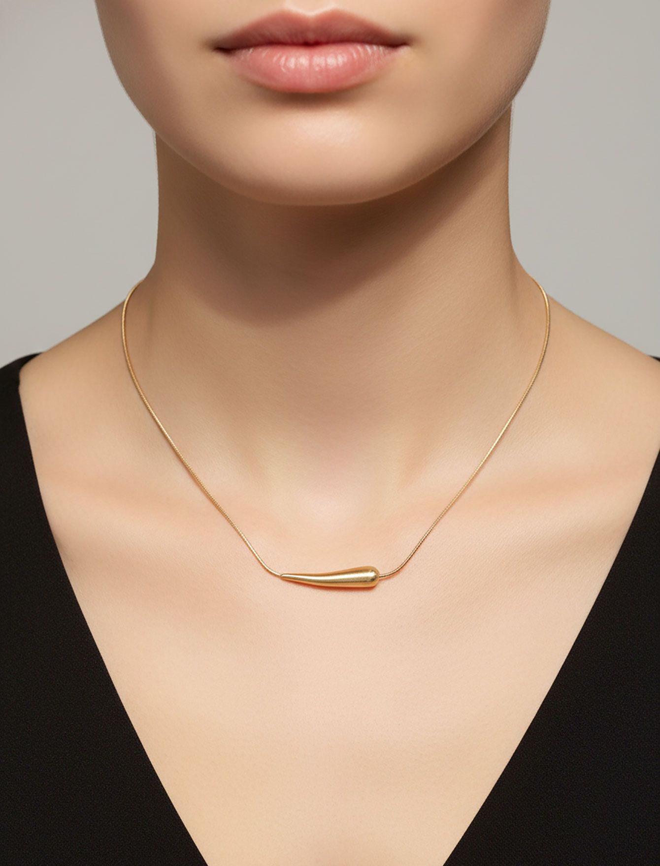 گردنبند خطی مینیمال زنانه