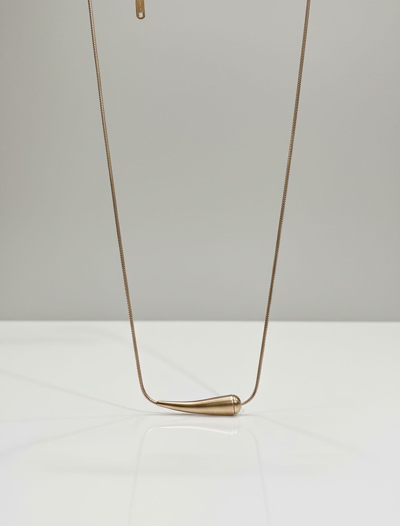 گردنبند خطی مینیمال زنانه