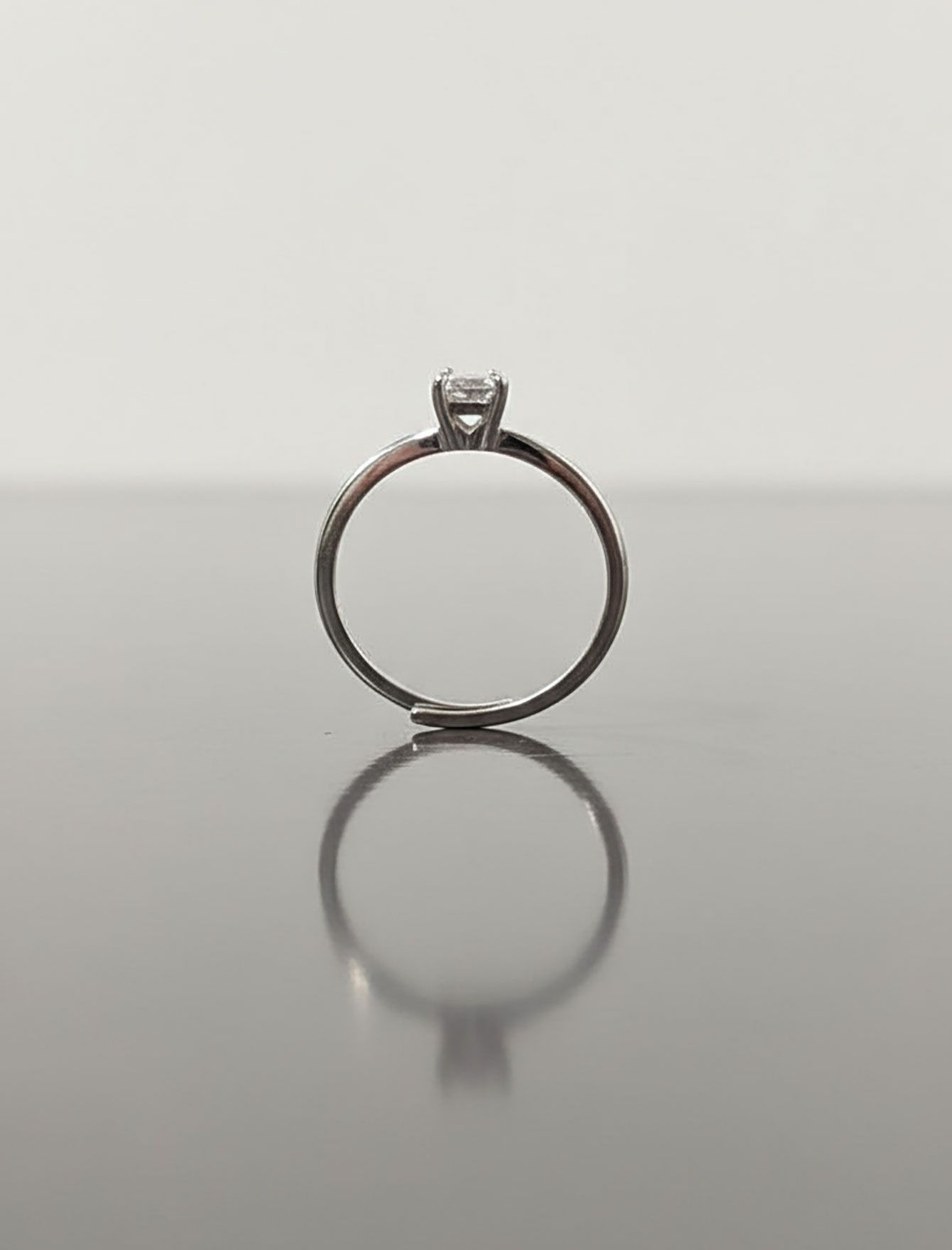 انگشتر حلقه نگین دار