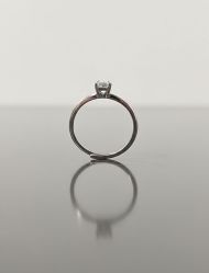 انگشتر حلقه نگین دار