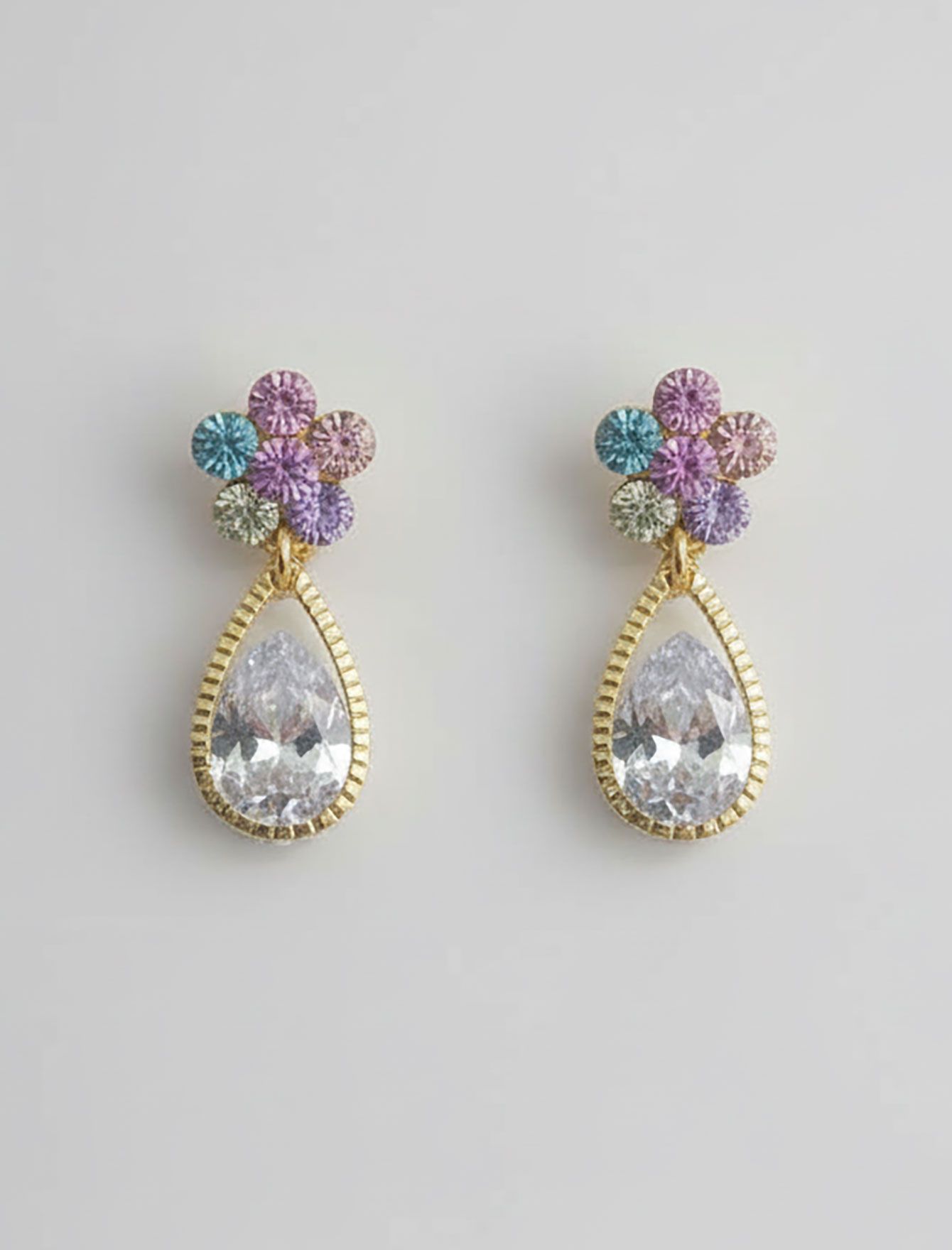 گوشواره زنانه اشکی با سنگ های درخشان