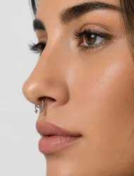 پیرسینگ بینی مدل سپتوم فیک روی مدل